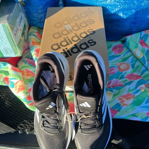 Adidas Men's size 9, ladies size 10 sneakers Black and White Running Sneakers - Picture 5 of 6